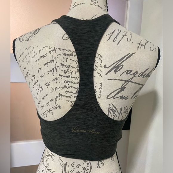 🍂 Green Twist Detail Sports Bra by Victoria's Secret - Picture 3 of 9